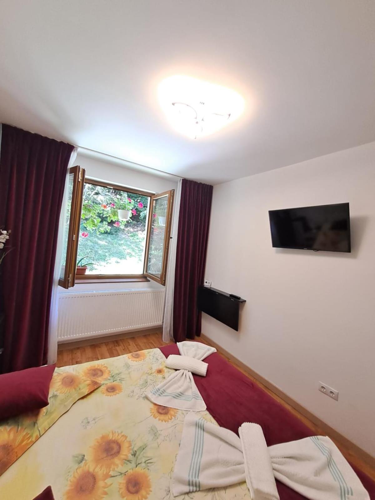 Garsoniera Flori - Sinaia Apartment Exterior photo
